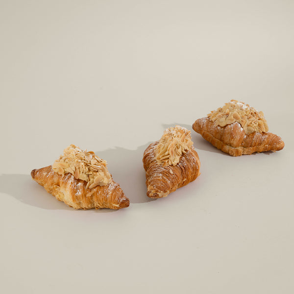 Croissant Almond 6 Pcs | كرواسون اللوز 6 حبة